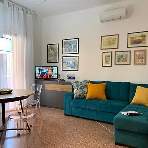 House Sunflower By World Arenzano